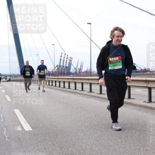 03.10.2025 - Köhlbrandbrückenlauf Lena Gebhardt http://msf.ph/oto/9131474 03.10.2025 16:08:06 Position 2 8260 meine-sportfotos.de