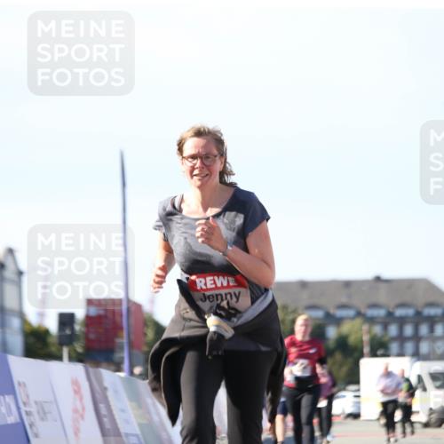 03.10.2025 - Köhlbrandbrückenlauf Jannik Wohlers http://msf.ph/oto/9131481 03.10.2025 13:50:28 Ziel 5225, 5294, 5547 meine-sportfotos.de