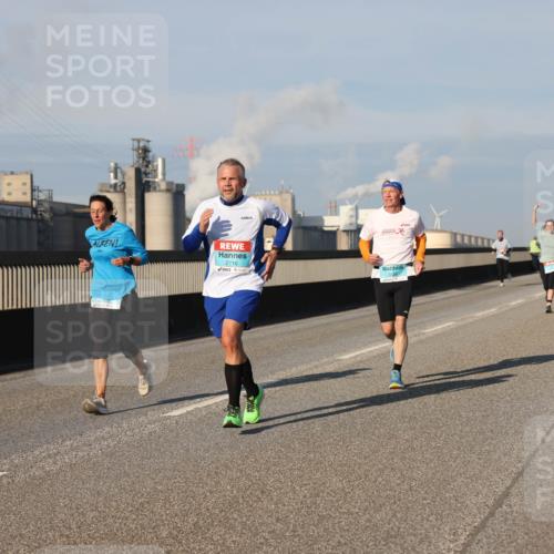 03.10.2025 - Köhlbrandbrückenlauf Lena Gebhardt http://msf.ph/oto/9131488 03.10.2025 09:50:00 Position 2 2716 meine-sportfotos.de