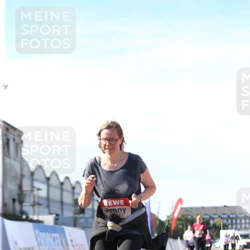 03.10.2025 - Köhlbrandbrückenlauf Jannik Wohlers http://msf.ph/oto/9131491 03.10.2025 13:50:30 Ziel 5225, 5294, 5547 meine-sportfotos.de