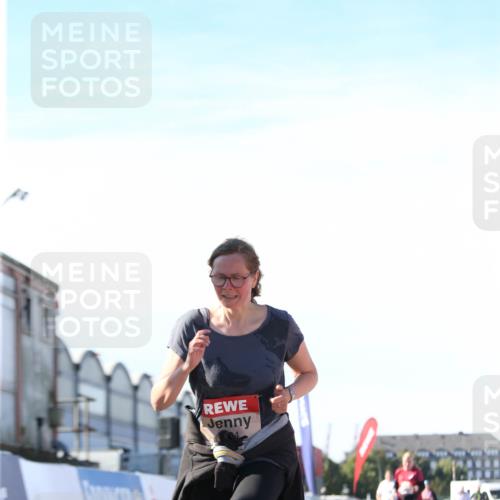 03.10.2025 - Köhlbrandbrückenlauf Jannik Wohlers http://msf.ph/oto/9131492 03.10.2025 13:50:30 Ziel 5225, 5294, 5547 meine-sportfotos.de