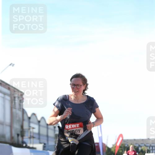 03.10.2025 - Köhlbrandbrückenlauf Jannik Wohlers http://msf.ph/oto/9131495 03.10.2025 13:50:30 Ziel 5225, 5294, 5547 meine-sportfotos.de