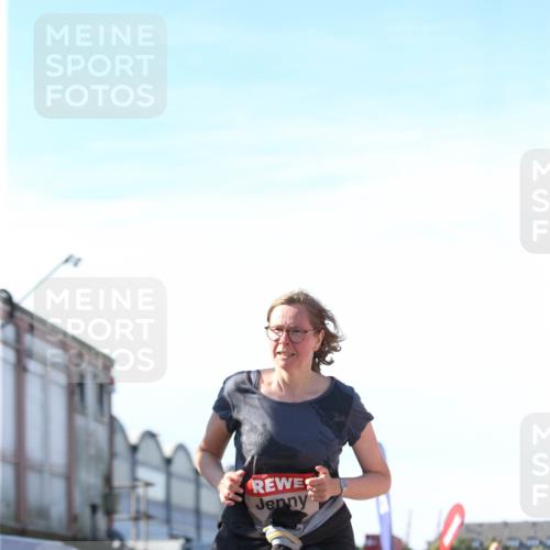03.10.2025 - Köhlbrandbrückenlauf Jannik Wohlers http://msf.ph/oto/9131499 03.10.2025 13:50:30 Ziel 5225, 5294, 5547 meine-sportfotos.de