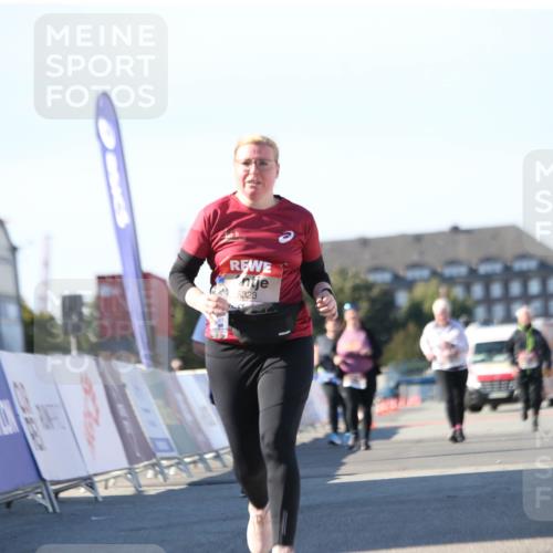 03.10.2025 - Köhlbrandbrückenlauf Jannik Wohlers http://msf.ph/oto/9131510 03.10.2025 13:50:35 Ziel 5294, 5323 meine-sportfotos.de