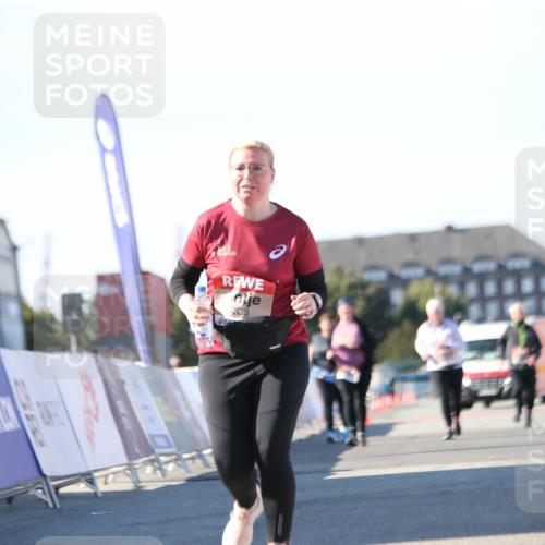 03.10.2025 - Köhlbrandbrückenlauf Jannik Wohlers http://msf.ph/oto/9131514 03.10.2025 13:50:35 Ziel 5294, 5323 meine-sportfotos.de