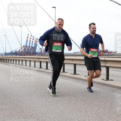 03.10.2025 - Köhlbrandbrückenlauf Lena Gebhardt http://msf.ph/oto/9131518 03.10.2025 16:08:10 Position 2 8682, 9672 meine-sportfotos.de