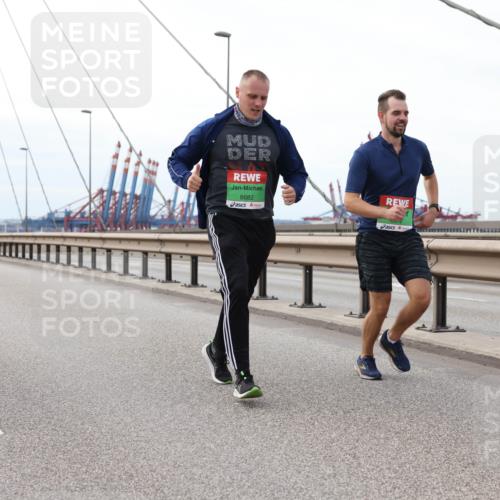 03.10.2025 - Köhlbrandbrückenlauf Lena Gebhardt http://msf.ph/oto/9131524 03.10.2025 16:08:10 Position 2 8682 meine-sportfotos.de