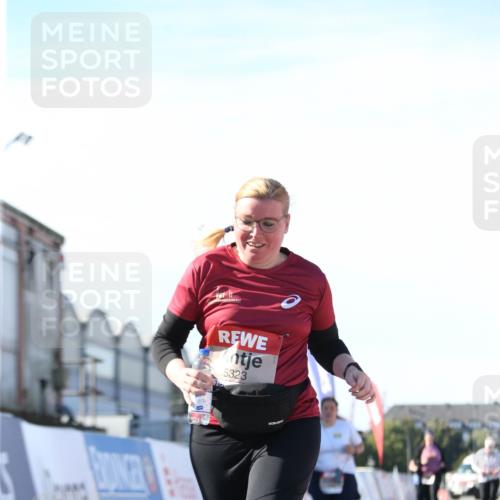 03.10.2025 - Köhlbrandbrückenlauf Jannik Wohlers http://msf.ph/oto/9131531 03.10.2025 13:50:38 Ziel 5294, 5323, 5608 meine-sportfotos.de