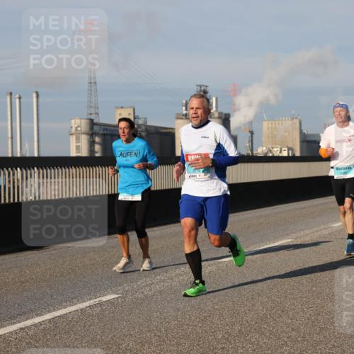 03.10.2025 - Köhlbrandbrückenlauf Lena Gebhardt http://msf.ph/oto/9131532 03.10.2025 09:50:01 Position 2 2716, 3426 meine-sportfotos.de