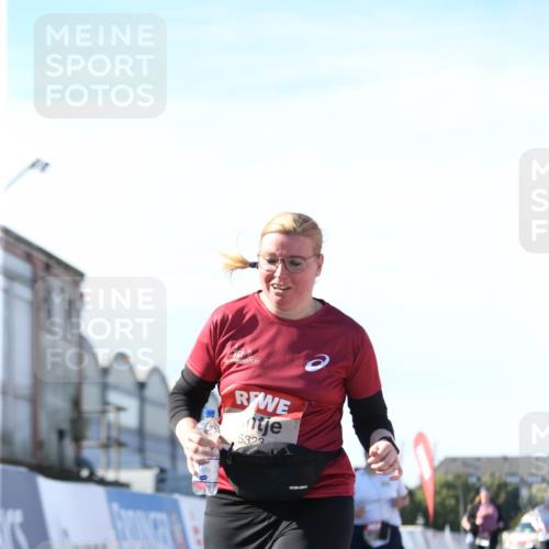 03.10.2025 - Köhlbrandbrückenlauf Jannik Wohlers http://msf.ph/oto/9131534 03.10.2025 13:50:38 Ziel 5294, 5323, 5608 meine-sportfotos.de