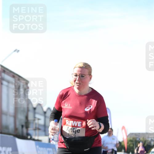 03.10.2025 - Köhlbrandbrückenlauf Jannik Wohlers http://msf.ph/oto/9131536 03.10.2025 13:50:38 Ziel 5294, 5323, 5608 meine-sportfotos.de