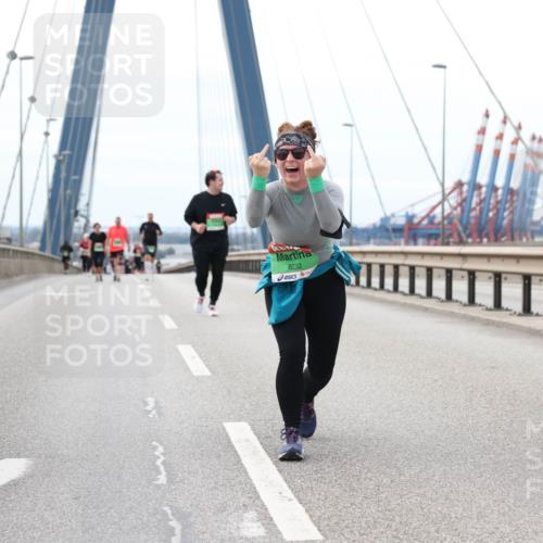 03.10.2025 - Köhlbrandbrückenlauf Lena Gebhardt http://msf.ph/oto/9131546 03.10.2025 16:08:18 Position 2 8232 meine-sportfotos.de