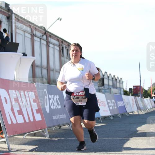 03.10.2025 - Köhlbrandbrückenlauf Jannik Wohlers http://msf.ph/oto/9131549 03.10.2025 13:50:42 Ziel 5323, 5608 meine-sportfotos.de
