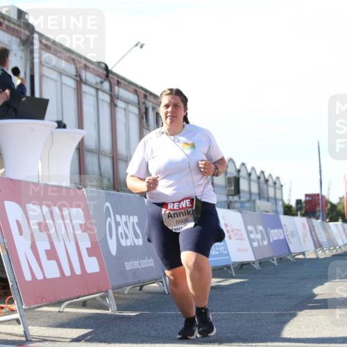 03.10.2025 - Köhlbrandbrückenlauf Jannik Wohlers http://msf.ph/oto/9131553 03.10.2025 13:50:42 Ziel 5323, 5608 meine-sportfotos.de
