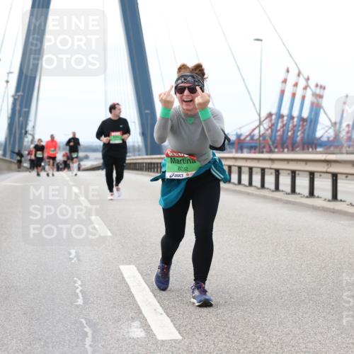 03.10.2025 - Köhlbrandbrückenlauf Lena Gebhardt http://msf.ph/oto/9131554 03.10.2025 16:08:18 Position 2 8232 meine-sportfotos.de