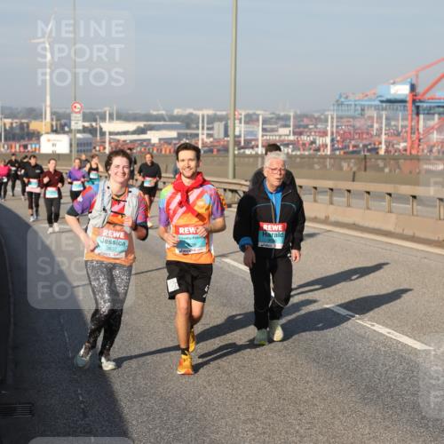 03.10.2025 - Köhlbrandbrückenlauf Yannick Fuchs http://msf.ph/oto/9131555 03.10.2025 09:03:39 Position 2 3637 meine-sportfotos.de