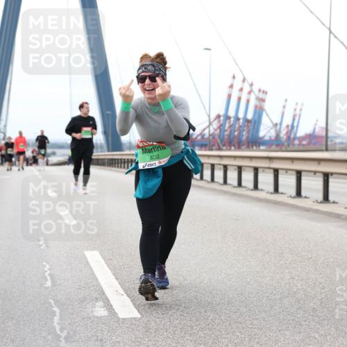 03.10.2025 - Köhlbrandbrückenlauf Lena Gebhardt http://msf.ph/oto/9131557 03.10.2025 16:08:19 Position 2 8232 meine-sportfotos.de