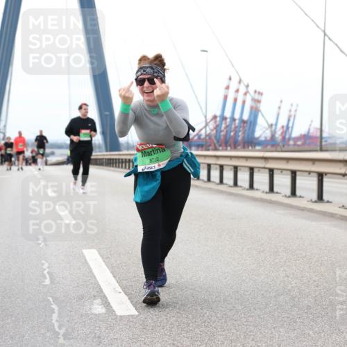 03.10.2025 - Köhlbrandbrückenlauf Lena Gebhardt http://msf.ph/oto/9131559 03.10.2025 16:08:19 Position 2 8232 meine-sportfotos.de