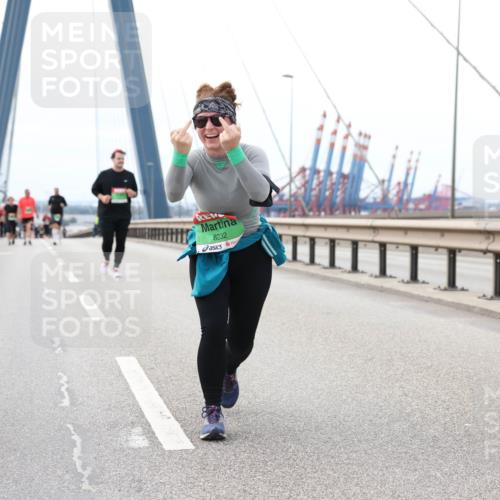 03.10.2025 - Köhlbrandbrückenlauf Lena Gebhardt http://msf.ph/oto/9131563 03.10.2025 16:08:19 Position 2 8232 meine-sportfotos.de
