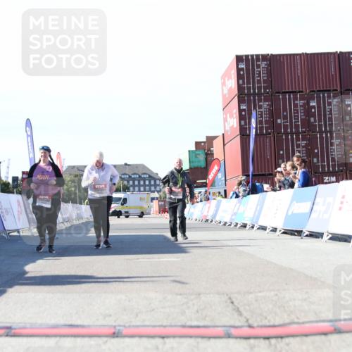 03.10.2025 - Köhlbrandbrückenlauf Jannik Wohlers http://msf.ph/oto/9131568 03.10.2025 13:50:46 Ziel 5323, 5595, 5608, 5992 meine-sportfotos.de