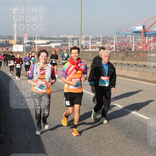 03.10.2025 - Köhlbrandbrückenlauf Yannick Fuchs http://msf.ph/oto/9131571 03.10.2025 09:03:40 Position 2  meine-sportfotos.de