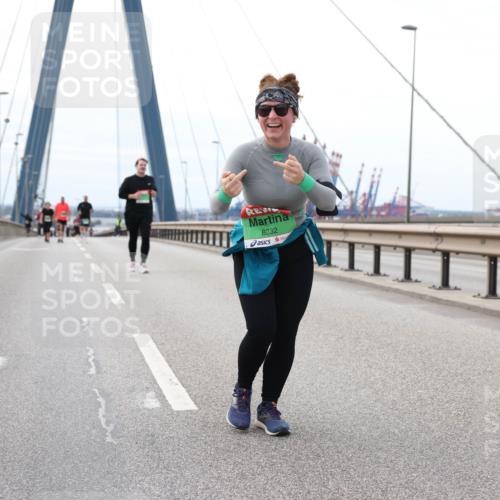 03.10.2025 - Köhlbrandbrückenlauf Lena Gebhardt http://msf.ph/oto/9131573 03.10.2025 16:08:19 Position 2 8232 meine-sportfotos.de