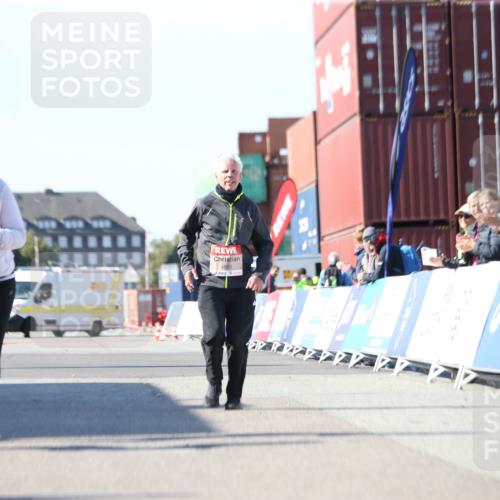 03.10.2025 - Köhlbrandbrückenlauf Jannik Wohlers http://msf.ph/oto/9131575 03.10.2025 13:50:47 Ziel 5323, 5472, 5595, 5608, 5992 meine-sportfotos.de