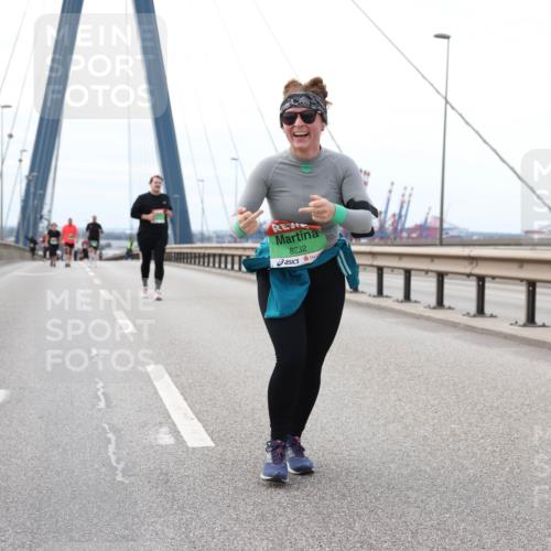03.10.2025 - Köhlbrandbrückenlauf Lena Gebhardt http://msf.ph/oto/9131576 03.10.2025 16:08:19 Position 2 8232 meine-sportfotos.de