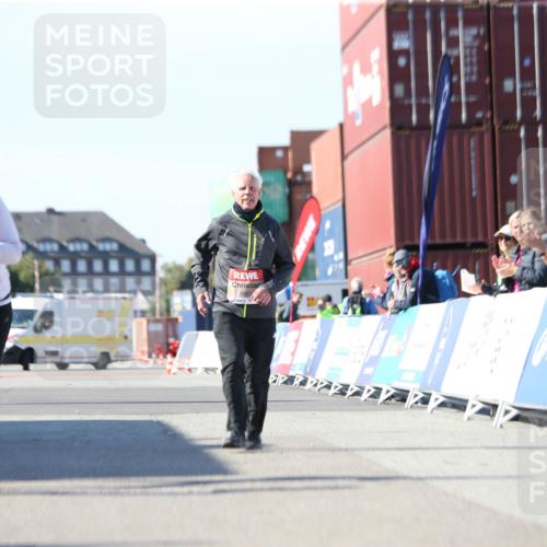 03.10.2025 - Köhlbrandbrückenlauf Jannik Wohlers http://msf.ph/oto/9131577 03.10.2025 13:50:47 Ziel 5323, 5472, 5595, 5608, 5992 meine-sportfotos.de