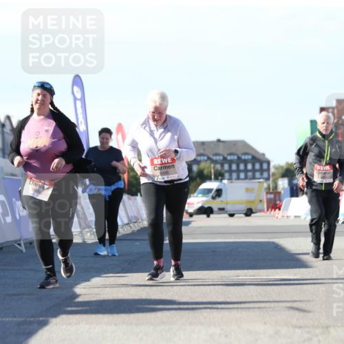 03.10.2025 - Köhlbrandbrückenlauf Jannik Wohlers http://msf.ph/oto/9131581 03.10.2025 13:50:48 Ziel 4851, 5472, 5595, 5608, 5992 meine-sportfotos.de