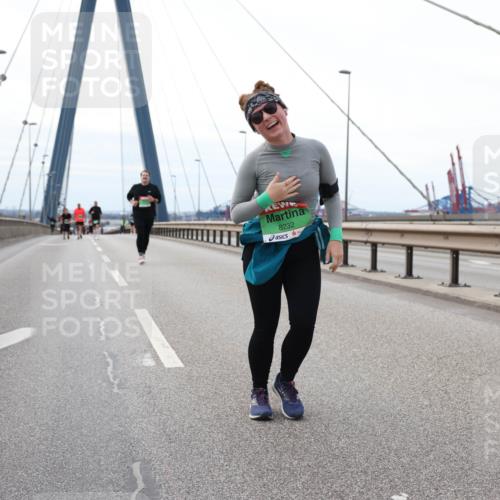 03.10.2025 - Köhlbrandbrückenlauf Lena Gebhardt http://msf.ph/oto/9131582 03.10.2025 16:08:20 Position 2 8232 meine-sportfotos.de