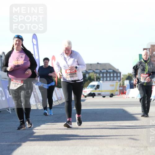 03.10.2025 - Köhlbrandbrückenlauf Jannik Wohlers http://msf.ph/oto/9131584 03.10.2025 13:50:48 Ziel 4851, 5472, 5595, 5608, 5992 meine-sportfotos.de