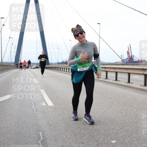 03.10.2025 - Köhlbrandbrückenlauf Lena Gebhardt http://msf.ph/oto/9131587 03.10.2025 16:08:20 Position 2 8232 meine-sportfotos.de
