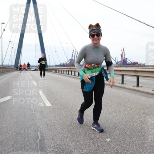 03.10.2025 - Köhlbrandbrückenlauf Lena Gebhardt http://msf.ph/oto/9131591 03.10.2025 16:08:20 Position 2 8232 meine-sportfotos.de