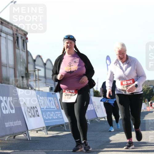 03.10.2025 - Köhlbrandbrückenlauf Jannik Wohlers http://msf.ph/oto/9131598 03.10.2025 13:50:49 Ziel 4851, 5472, 5595, 5608, 5992 meine-sportfotos.de