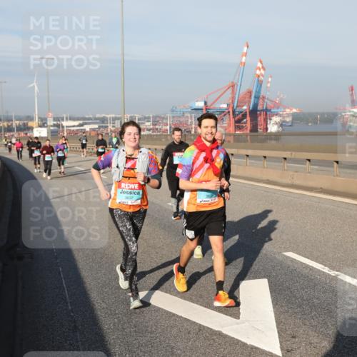 03.10.2025 - Köhlbrandbrückenlauf Yannick Fuchs http://msf.ph/oto/9131599 03.10.2025 09:03:41 Position 2 3637, 3639 meine-sportfotos.de