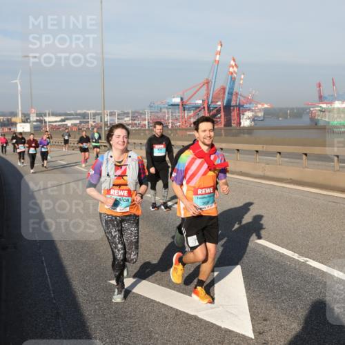 03.10.2025 - Köhlbrandbrückenlauf Yannick Fuchs http://msf.ph/oto/9131607 03.10.2025 09:03:41 Position 2 3639 meine-sportfotos.de