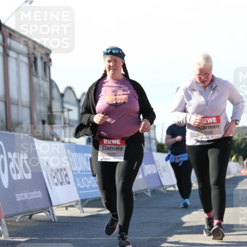 03.10.2025 - Köhlbrandbrückenlauf Jannik Wohlers http://msf.ph/oto/9131614 03.10.2025 13:50:50 Ziel 4851, 5472, 5595, 5608, 5992 meine-sportfotos.de