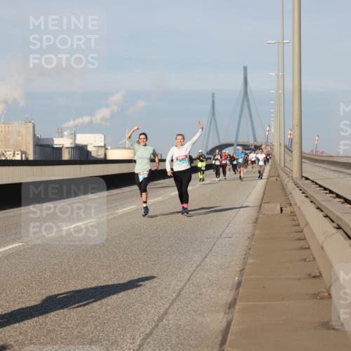 03.10.2025 - Köhlbrandbrückenlauf Lena Gebhardt http://msf.ph/oto/9131621 03.10.2025 09:50:03 Position 2  meine-sportfotos.de
