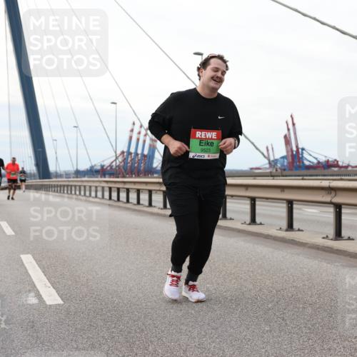 03.10.2025 - Köhlbrandbrückenlauf Lena Gebhardt http://msf.ph/oto/9131625 03.10.2025 16:08:25 Position 2 9523 meine-sportfotos.de