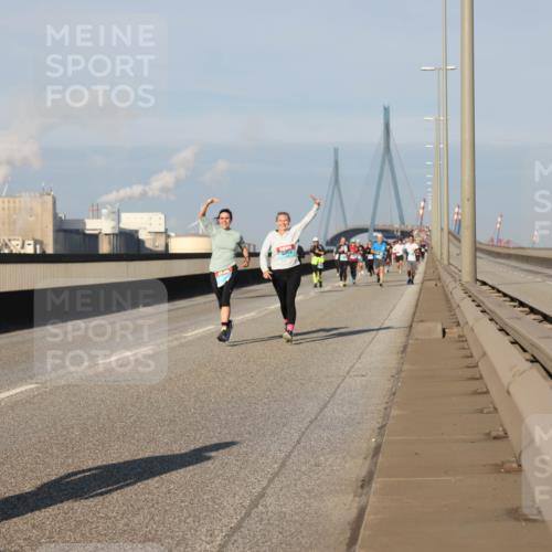 03.10.2025 - Köhlbrandbrückenlauf Lena Gebhardt http://msf.ph/oto/9131626 03.10.2025 09:50:03 Position 2  meine-sportfotos.de