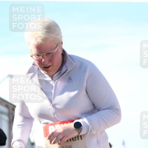 03.10.2025 - Köhlbrandbrückenlauf Jannik Wohlers http://msf.ph/oto/9131636 03.10.2025 13:50:52 Ziel 4851, 5472, 5595, 5608, 5992 meine-sportfotos.de