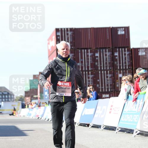 03.10.2025 - Köhlbrandbrückenlauf Jannik Wohlers http://msf.ph/oto/9131639 03.10.2025 13:50:53 Ziel 4851, 5472, 5595, 5992 meine-sportfotos.de