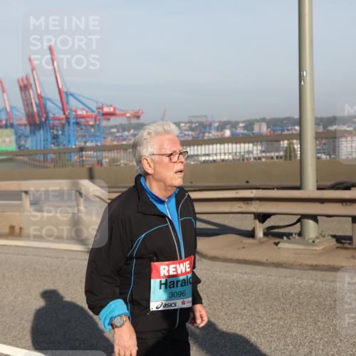 03.10.2025 - Köhlbrandbrückenlauf Yannick Fuchs http://msf.ph/oto/9131642 03.10.2025 09:03:43 Position 2 3096, 18 meine-sportfotos.de