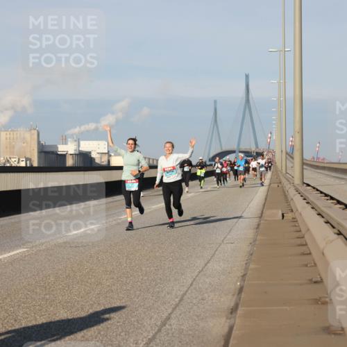 03.10.2025 - Köhlbrandbrückenlauf Lena Gebhardt http://msf.ph/oto/9131643 03.10.2025 09:50:03 Position 2  meine-sportfotos.de