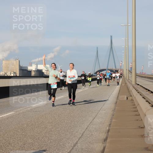 03.10.2025 - Köhlbrandbrückenlauf Lena Gebhardt http://msf.ph/oto/9131650 03.10.2025 09:50:04 Position 2  meine-sportfotos.de