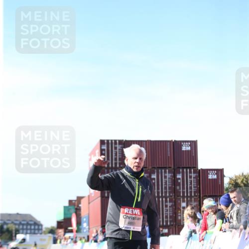 03.10.2025 - Köhlbrandbrückenlauf Jannik Wohlers http://msf.ph/oto/9131656 03.10.2025 13:50:54 Ziel 4851, 5472, 5595, 5992 meine-sportfotos.de