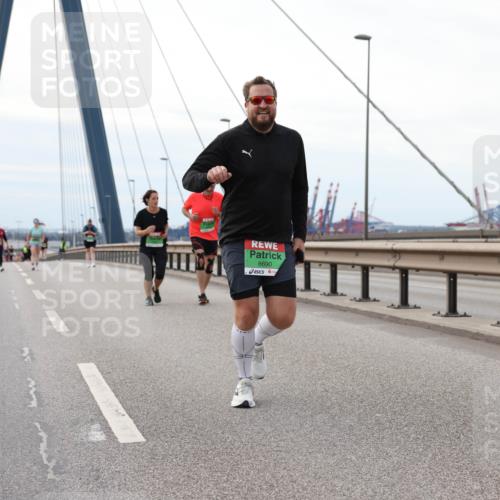 03.10.2025 - Köhlbrandbrückenlauf Lena Gebhardt http://msf.ph/oto/9131658 03.10.2025 16:08:30 Position 2 8690 meine-sportfotos.de