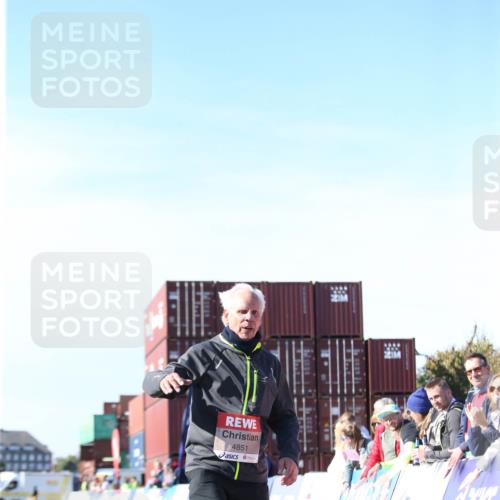 03.10.2025 - Köhlbrandbrückenlauf Jannik Wohlers http://msf.ph/oto/9131662 03.10.2025 13:50:54 Ziel 4851, 5472, 5595, 5992 meine-sportfotos.de