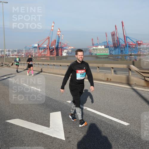 03.10.2025 - Köhlbrandbrückenlauf Yannick Fuchs http://msf.ph/oto/9131664 03.10.2025 09:03:44 Position 2 3475 meine-sportfotos.de